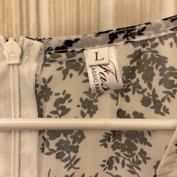 Beautiful floral Romper. Size Large. - Picture 3 of 3